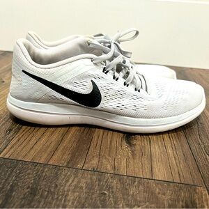 Nike tennis shoes
